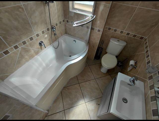 2 BEDROOM APARTMENT FOR SALE IN JEFFREYS BAY CENTRAL